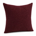 Dekokissen 45 x 45 cm Bordeaux strukturierte Textiloberfläche geometrisches Muster