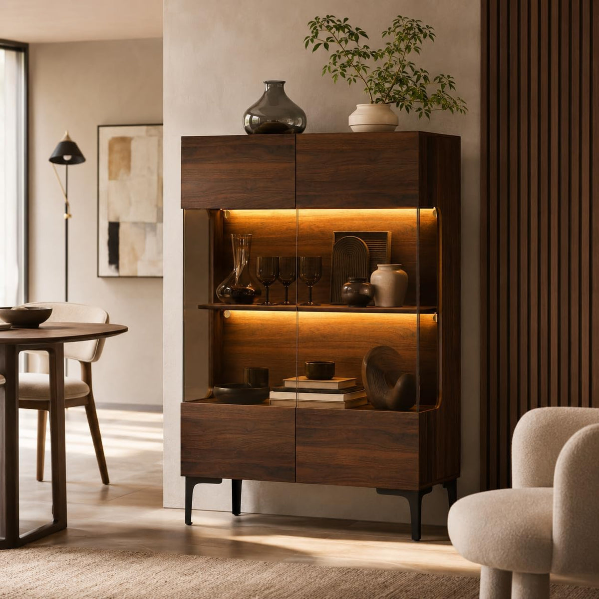 Vitrine mit LED-Beleuchtung, Glastür, Holz Standvitrine Wohnzimmer