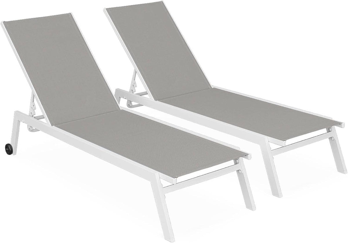 Alice's Garden, Liegestühle mit Mehreren Positionen und Rädern, Set mit 2 ELSA Sonnenliegen aus weißem Aluminium und taupefarbenem Textilene